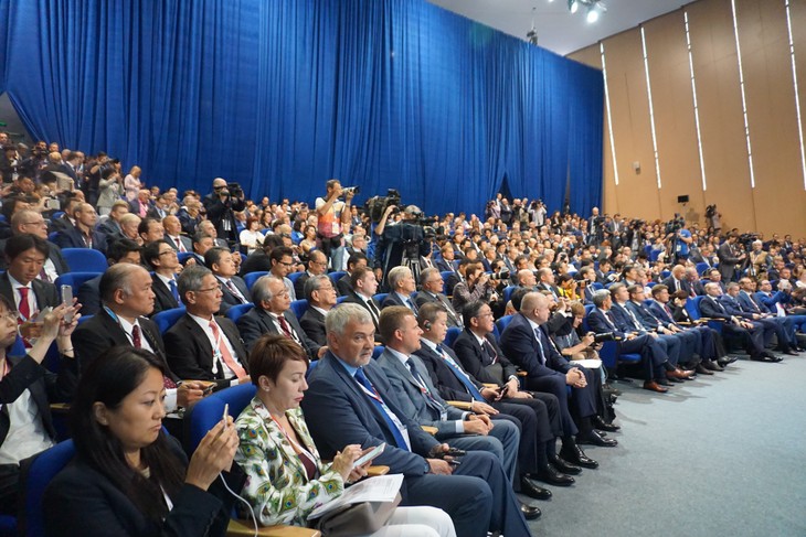 Во Владивостоке открылся второй Восточный экономический форум  - ảnh 1